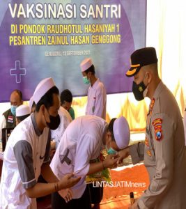 Vaksinasi Santri, Kapolres Probolinggo : Kami Targetkan Semua Santri Tervaksin