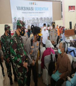 Forkopimda Jatim Sasar Vaksinasi Lansia di Magetan