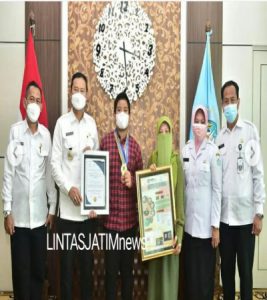 Siswa SMPN 2 Lamongan Raih Medali Emas Internasional dari OCIIP