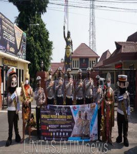 Libatkan Sosok Gajah Mada dan Tribuana Tunggadewi, Polresta Mojokerto Sosialisasikan Prokes