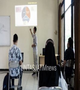 PTM Hari Pertama, Dosen dan Mahasiswa di UNESA Sampaikan Kesan Kerinduan dan Harapan