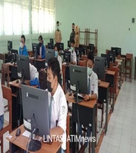 Serda Budiono Pantau Pelaksanaan Simulasi Pembelajaran Tatap Muka di SMKN 8 Surakarta