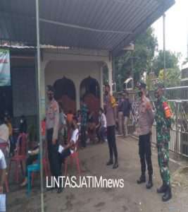 Dukung Program Vaksinasi, Anggota Koramil 03/Ngadirojo Selalu Melaksanakan Pendampingan Dan Monitoring Kegiatan