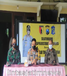 Mobil Gerai Vaksin Keliling, Polrestabes Surabaya Membantu Percepatan Vaksiansi di Sidoarjo