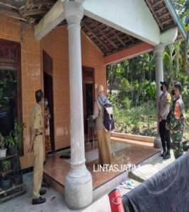 Kendalikan Covid 19 Babinsa Bantu Tracking Di Dukuh Bandung