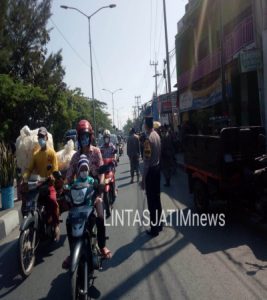 Sebanyak 14 Orang Terjaring Pelanggaran Penertiban Masker di Jalan Kedung Cowek