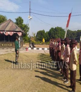 PRAMUKA SAKA BAHARI PANGKALAN PUSLATPURMAR 3 GRATI MENERIMA MATERI LATIHAN