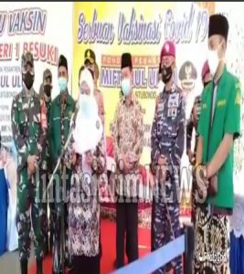 Prajurit Marinir TNI AL Puslatpurmar 5 Turut Dukung Vaksinasi Covid-19 Di Pondok Pesantren Miftahul Ulum