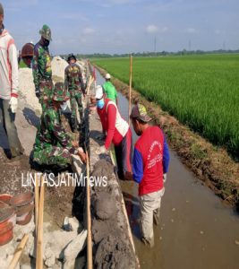 Memperkuat konstruksi dan estetika, setelah pengisian lepan mengering, Pengacian Talud dilaksanakan di beberapa titik.