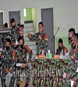 PRAJURIT YONIF 5 MARINIR IKUTI TACTICAL FLOOR GAME LATIHAN SATUAN LANJUTAN II ASPEK LAUT TW.III TA. 2021