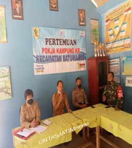 Batuud Wakili Danramil 06/Batuwarno Hadiri Pertemuan Pokja Kampung KB Asri