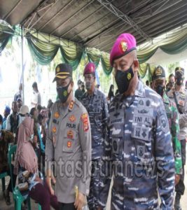 Danbrigif 4 Marinir/BS dan Kapolres Pringsewu Tinjau Serbuan Vaksinasi TNI – Polri di Kabupaten Pringsewu