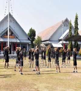 TINGKATKAN STAMINA TUBUH, PRAJURIT YONIF 5 MARINIR LAKSANAKAN OLAHRAGA