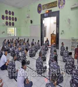 TINGKATKAN KEIMANAN DAN KETAKWAAN, PRAJURIT YONIF 5 MARINIR LAKSANAKAN KAUSERI AGAMA