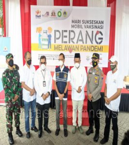 Percepat Capaian Vaksinasi, Polres Gresik Mendukung Gerai Mobil Vaksin