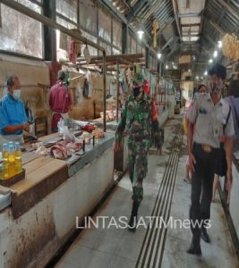 Serda Agus Aktif Dalam Penerapan PPKM Level 2 di Pasar Tradisional