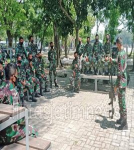 PRAJURIT YONIF 3 MARINIR ASAH KEMAMPUAN SEBAGAI PENEMBAK RUNDUK SENJATA TRUVELLO 12,7 MM