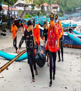 Nelayan Temukan Mayat Tanpa Identitas Mengambang di Perairan TPI Karangduwur