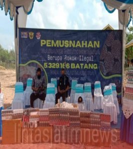 Pemusnahan Barang Milik Negara, Ribuan Rokok Ilegal Di TPA Angsanah Panglengaan