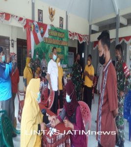 Camat Solokuro Hari Agus Santa Pramono, Meninjau Vaksinasi Desa Payaman