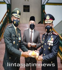 Forkopimda Kota Surabaya Di HUT TNI ke-76 Bertekad Solid Dan Profesional Dalam Mengawal Bangsa