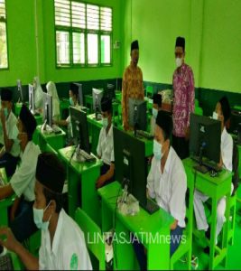 Pengawas Tingkat Menengah Kemenag Lamongan Monitoring ANBK