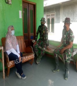 Anggota Satgas TMMD jalin Komunikasi Sosial dengan perangkat desa Majasto, jalin saling pengertian wujudkan kemanunggalan TNI-Rakyat