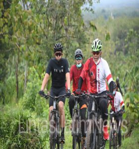 HUT ke-58, Korem 081/DSJ Gowes Bareng di Kaki Gunung Wilis