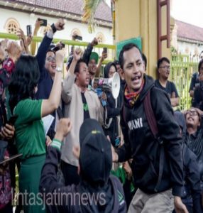 Pengacara Persebaya Ajak Bonek Menahan Diri