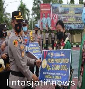 Kapolres Probolinggo Beri Penghargaan Atlet Kabupaten Probolinggo Berprestasi