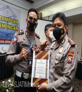 Ungkap Kasus Tabrak Lari, Polres Gresik Dianugerahi Penghargaan