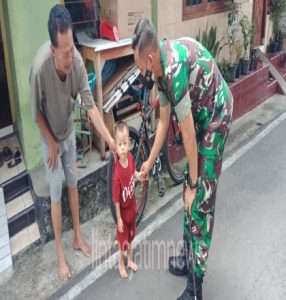 Tanpa Sungkan, Dandim Solo Sapa Anak Kecil Saat Sidak di Lokasi Pembangunan MCK