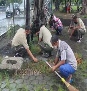 Jaga Kebersihan, Anggota Kodim 0728/Wonogiri Bersama Warga Bersihkan Komplek Stadion Pringgodani