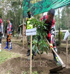 Dandim 0808/Blitar Bersama Rider Trail, Laksanakan Penghijauan di Wilayah Kabupaten Blitar