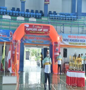 Pimpin Upacara Pembukaan Bulu Tangkis Dan Bola Voli, Kapolres Lamongan : Junjung Tinggi Sportivitas