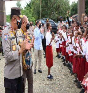 Deputy Chief of Papua Regional Police Inaugurates SI-IPAR Reading Park at Pospol Yaro