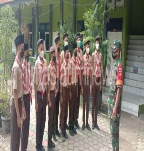 Pameran Alutsista, Babinsa  Ajak Generasi Muda Akan Cinta TNI AD