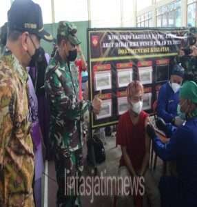 Akademi TNI Beserta Forkopimda Kabupaten Wonogiri Gelar Baksos Donor Darah Dan Serbuan Vaksinasi