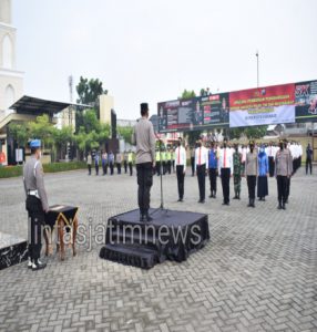 Kapolresta Sidoarjo Beri Penghargaan Anggota Polri, TNI dan Masyarakat Berprestasi