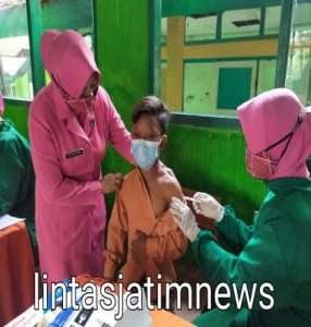Maksimalkan Pencapaian Vaksinasi, Polres Sampang Kerahkan Bhayangkari Menjadi Sukarelawan Vaksinator Covid-19