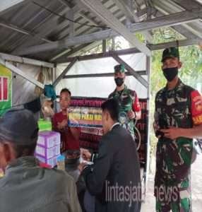 Tak Hanya Siang Hari, Malam Hari Pun Anggota Koramil 24/Puhpelem Tetap Berikan Himbauan Penggunaan Masker