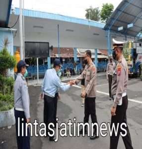 Jelang Natal dan Tahun Baru Kapolres Bondowoso Datangi Terminal Untuk Berikan Himbauan