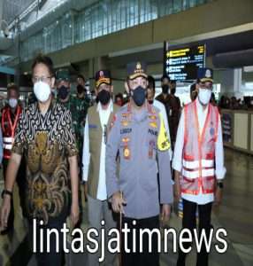 Tinjau Bandara Soetta H-1 Natal, Kapolri Minta Pengawasan Ketat Masa Karantina PPI