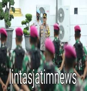 Ciptakan Kamtibmas Kondusif di Puncak Perayaan Natal, Polrestabes Surabaya Terjunkan Personil Brimob dan Marinir