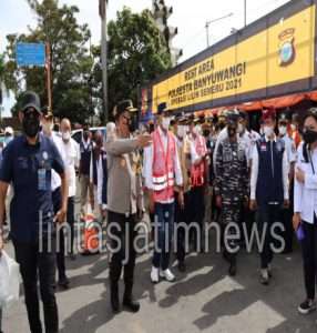 Kakorlantas Polri Pastikan Penerapan Protokol Kesehatan di Bandara Int’l Banyuwangi dan Pelabuhan Ketapang Berjalan Baik
