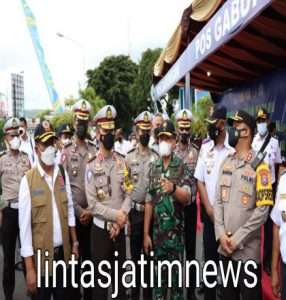 Kakorlantas Polri Pastikan Penerapan Protokol Kesehatan di Bandara Int’l Banyuwangi dan Pelabuhan Ketapang Berjalan Baik
