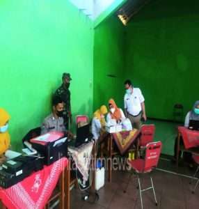 Dukung Tercapainya Herd Immunity, Babinsa Koramil 24/Puhpelem Terus Dampingi Vaksinasi Covid-19