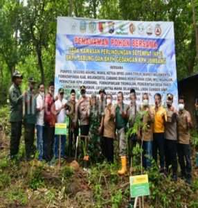 Penanaman Sejuta Pohon di kawasan Hutan Sumber Air Panguripan Kabupaten Mojokerto