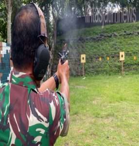 Tingkatkan Prestasi Perbakin Nganjuk, Danrem 081/DSJ Latihan Menembak Bersama
