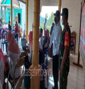 Babinsa Jeblogan Dampingi Vaksinasi Covid-19 Siswa SDN 1, 2 Dan 3